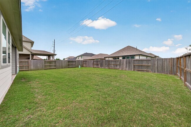 Building Photo - 17027 Bainham Forest Trl