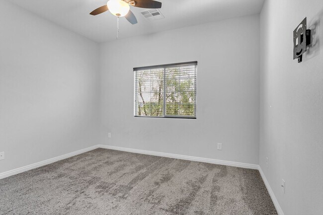 Building Photo - Great Southwest Home