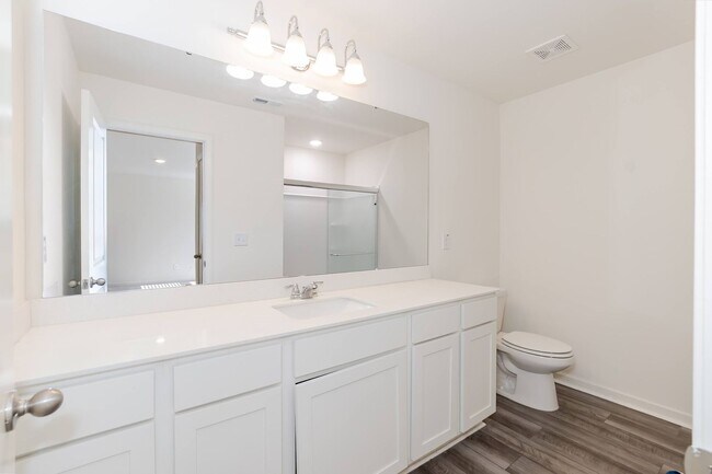 Building Photo - Spacious 4-Bedroom Home with Open Layout