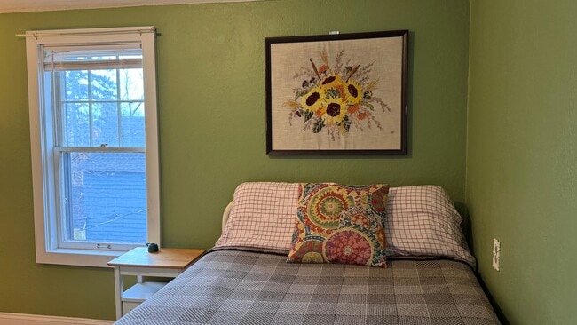 Building Photo - 505 N 16th Ave E