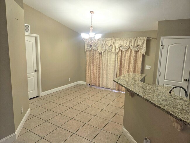 Building Photo - Price Improved!!!!-Large Family Home-Great...