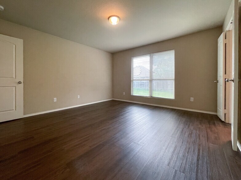 Building Photo - 10304 Walley Way