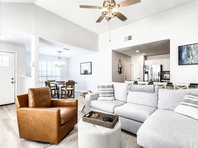 Building Photo - 14205 Vandever St