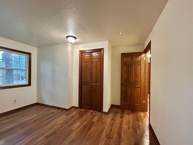 Building Photo - Timeless 5 Bed, 2.5 Bath Home - SW Beaverton