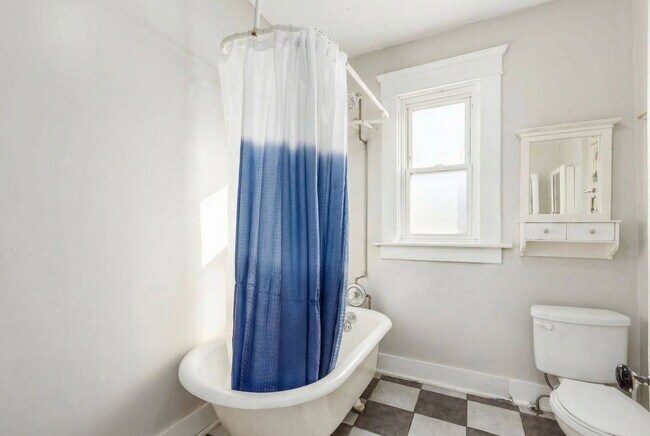 Building Photo - 204 Chittenden Ave