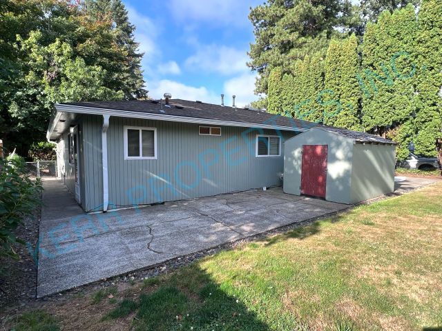 Building Photo - 1202 SE Roberts Ave