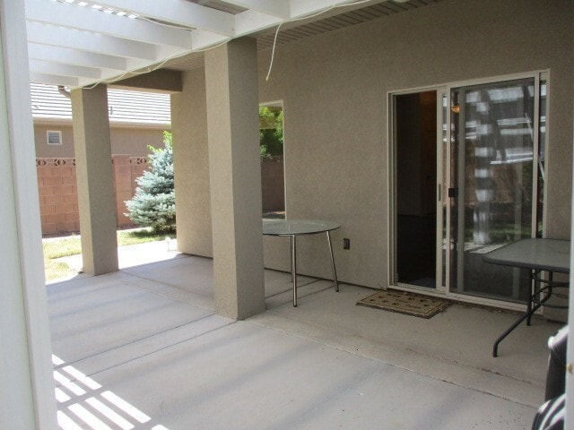 Building Photo - 3 Bedroom 2 bath Single Level - Single Family Home