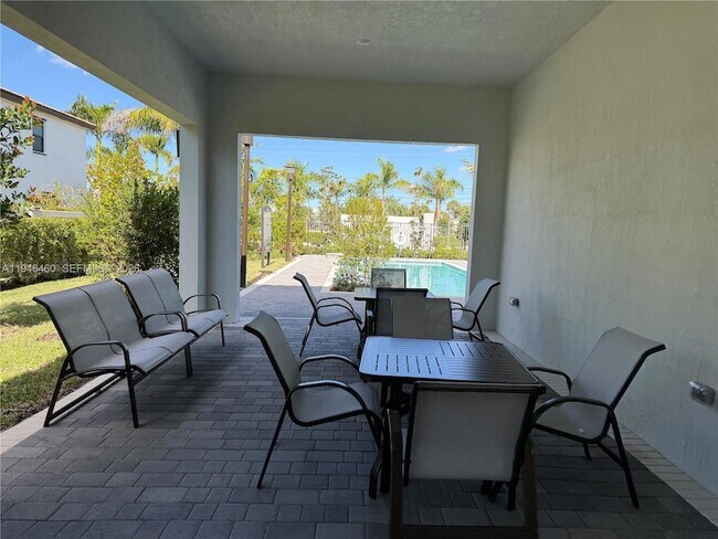 Building Photo - 145 SW 184th Ave