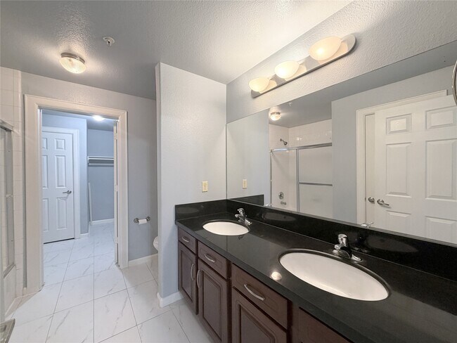 Building Photo - 6611 W Sam Houston Pkwy S