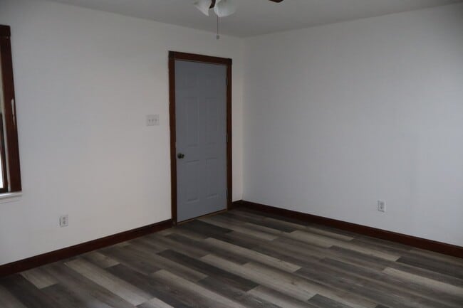 Building Photo - 2305 Southridge Dr