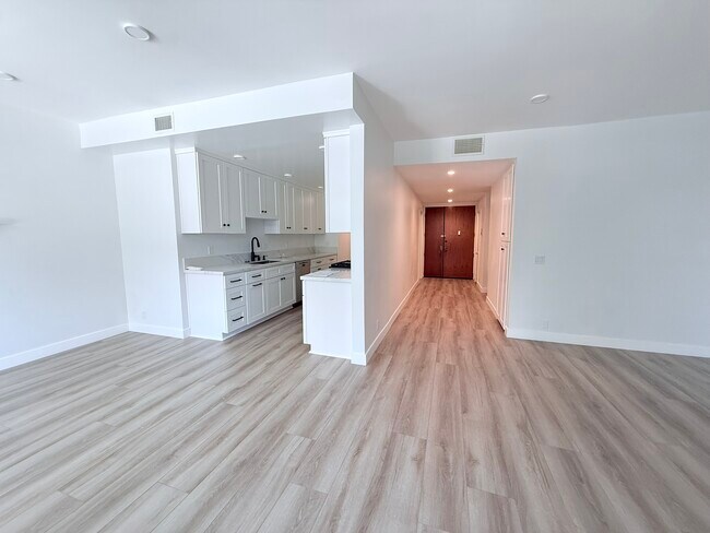View to entry - 14572 Dickens St