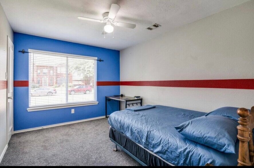 Building Photo - 7717 Coral Way