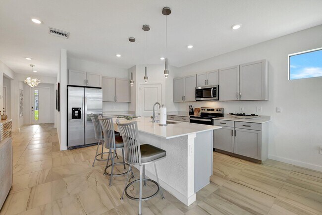 Building Photo - 5795 SE Sky Blue Cir