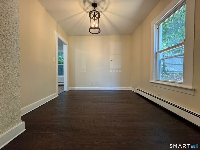 Building Photo - 28 Quinlan Ave