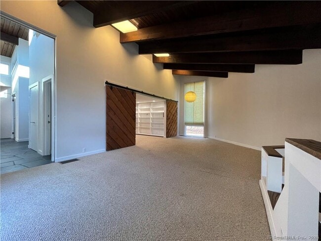 Building Photo - 860 Oakwood Rd