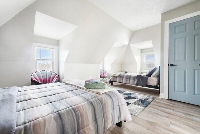 Building Photo - 444 Oneida St