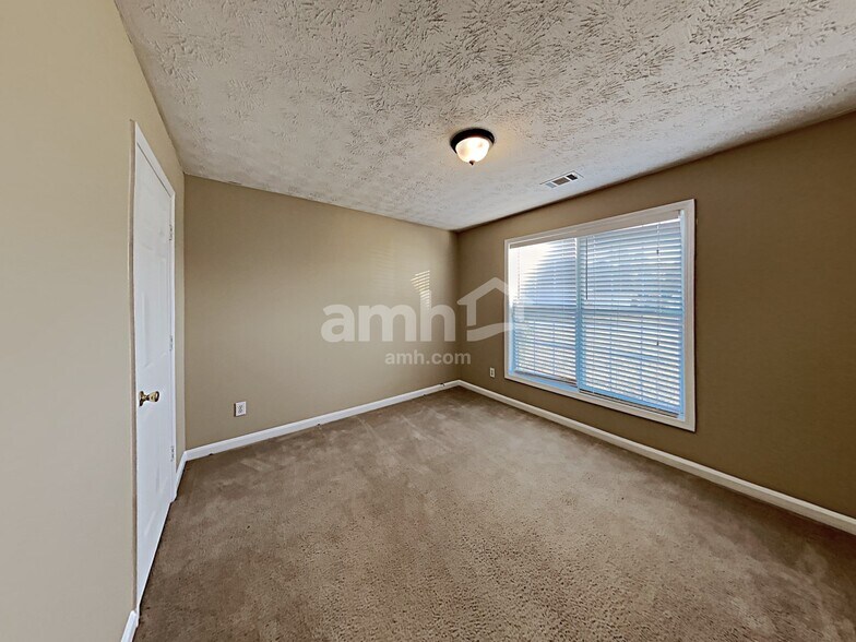 Building Photo - 1545 Maple Pointe Ct