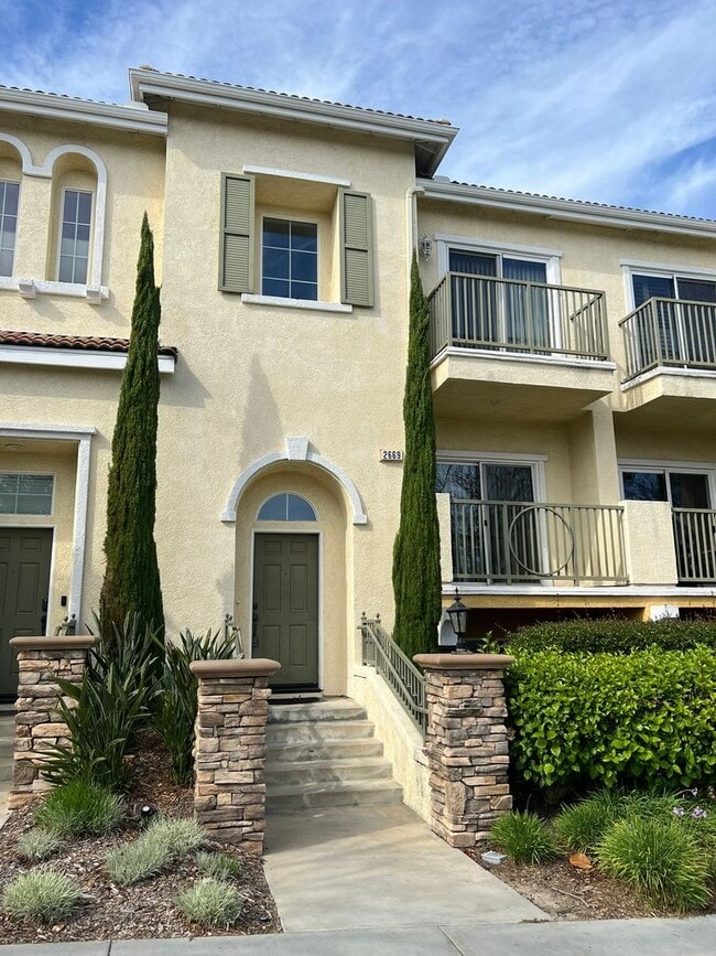 Building Photo - Skyline Villas: Hilltop Townhouse with Stunning Views in Signal Hill