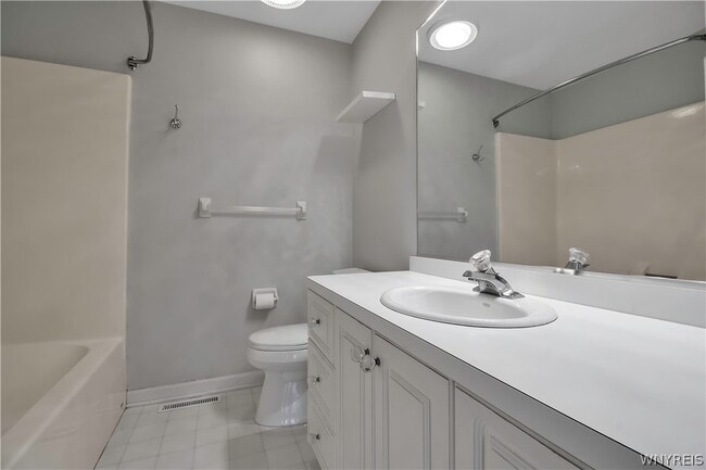 Building Photo - 6 St Charles Ct