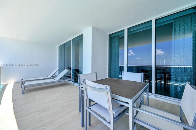 Building Photo - 2711 S Ocean Dr