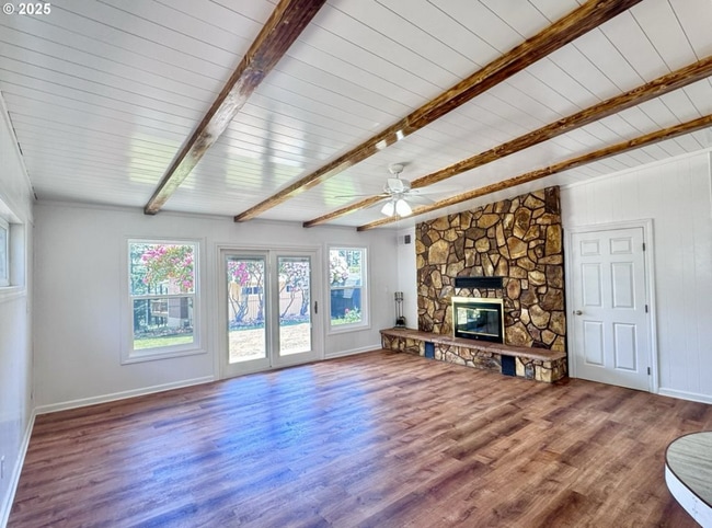 Building Photo - 337 Spruce Dr