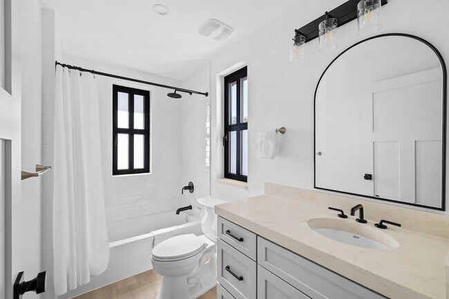 Building Photo - 2701 Bumble Bee Dr