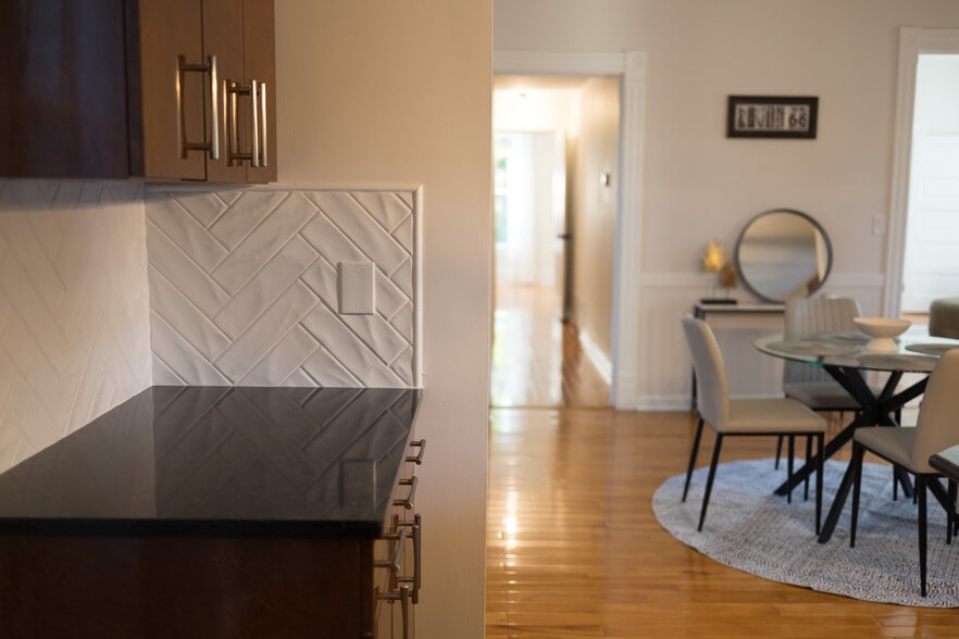 Building Photo - 5104 Abigail Dr