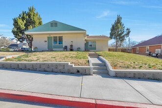 Building Photo - Unique Tri-Plex