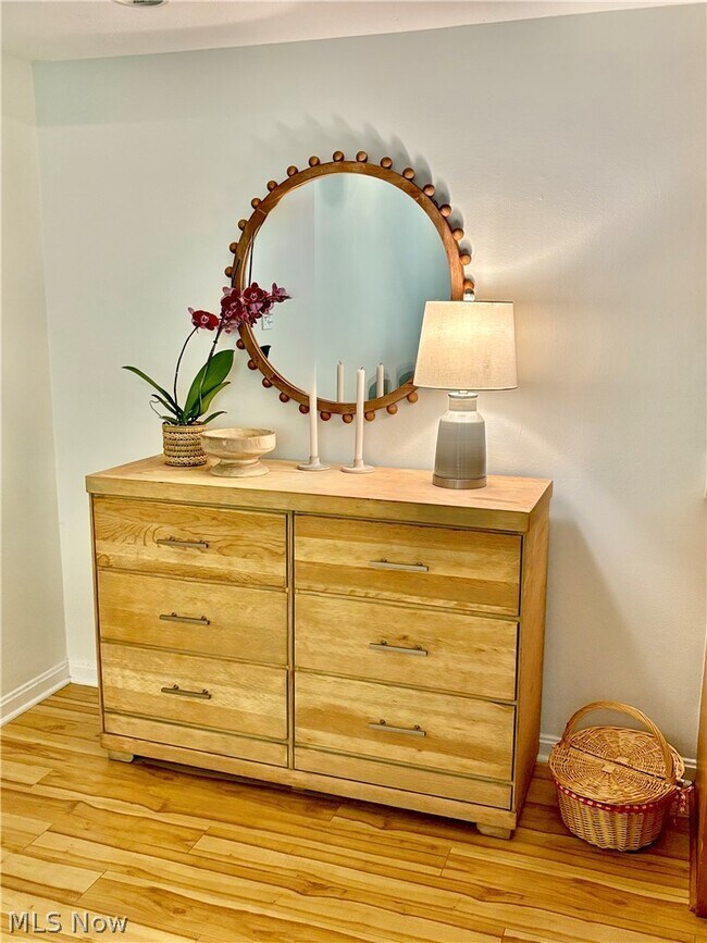 Building Photo - 6910 Carriage Hill Dr