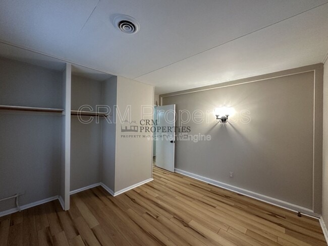 Building Photo - 1020 E Fischer St