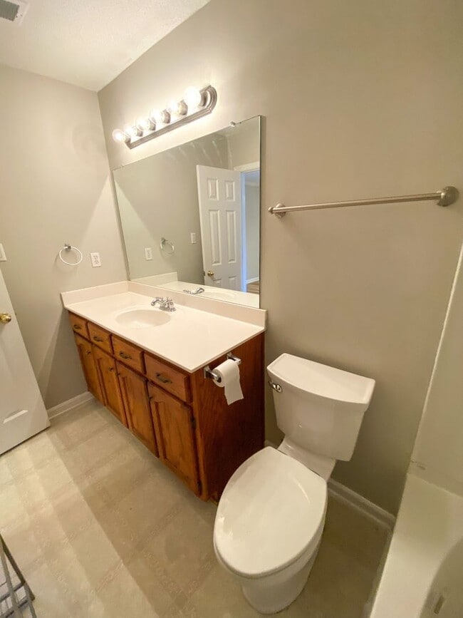Building Photo - 3 bed, 2 bath in Hernando