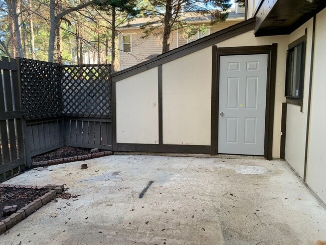 Building Photo - Rent Special! Half off first months' rent ...