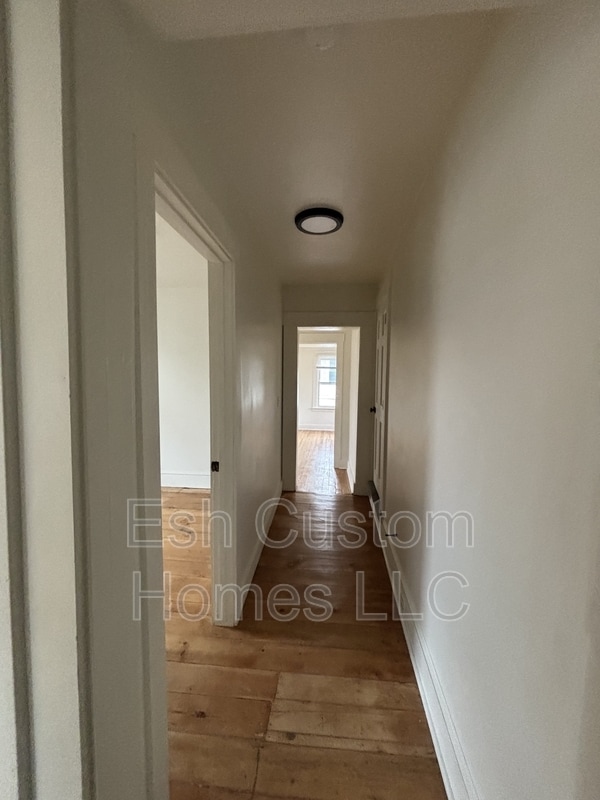 Building Photo - 28 Caroline St