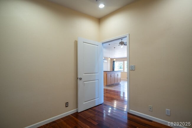 Building Photo - 3 Bedroom 3 Bathroom pet negotiable SFH in...