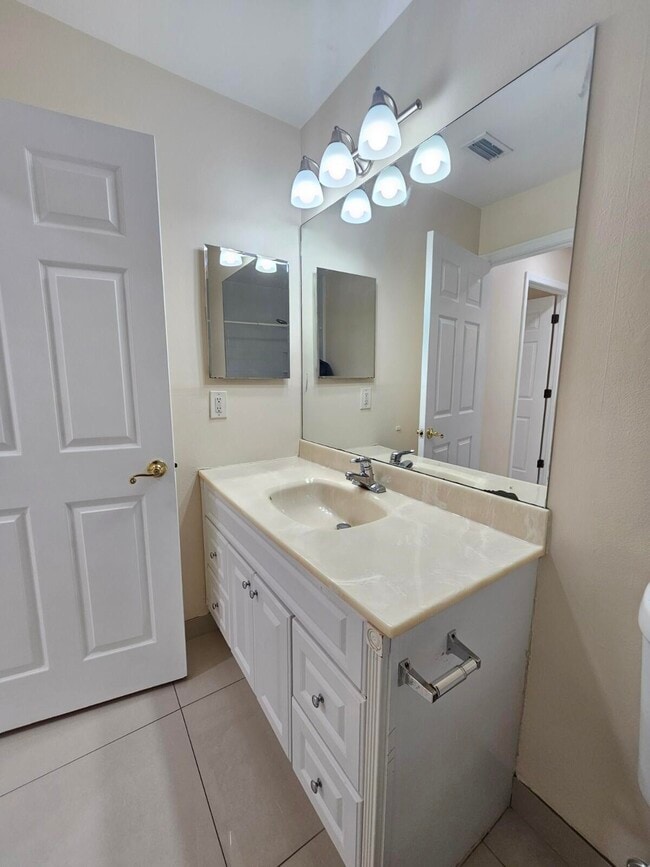 Building Photo - 480 Hardwood Pl
