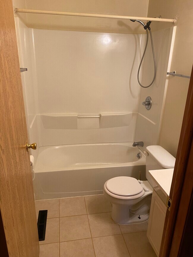 Bath shower and vanity - 3946 La Rosa Dr