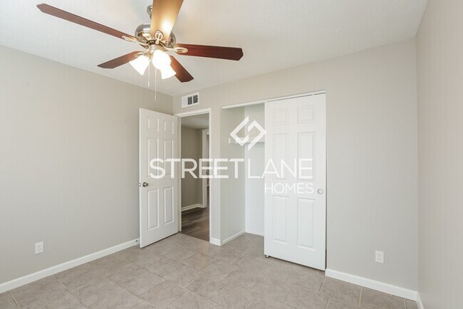 Building Photo - REDUCED!