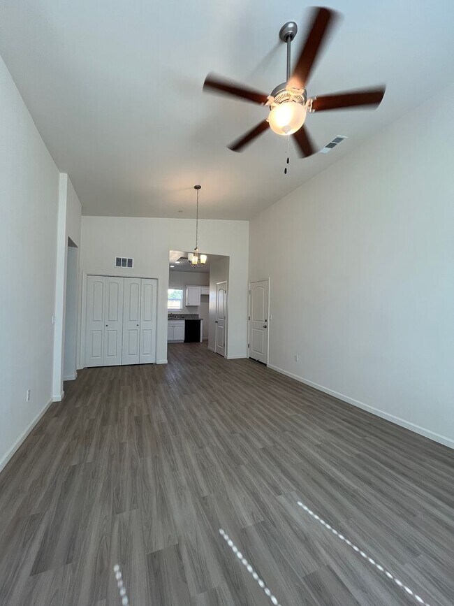 Building Photo - 4214