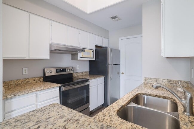 Building Photo - 6000 Shepherd Mountain Cove