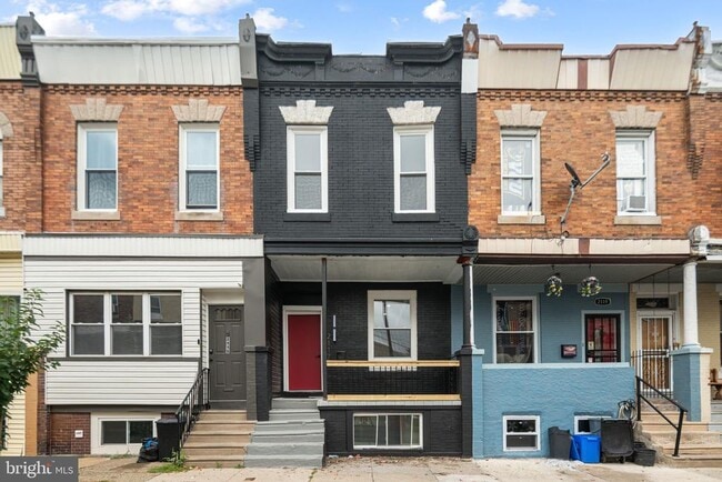 Building Photo - 2117 S Alden St