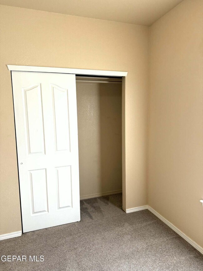 Building Photo - 10405 Canyon Sage Dr