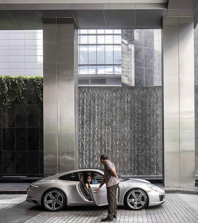 Building Photo - 1435 Brickell Ave