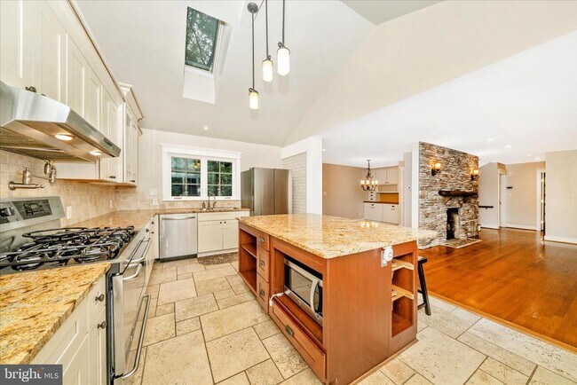 Building Photo - 1925 Pagebrook Rd