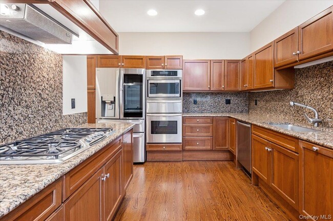 Building Photo - 10 Old Jackson Ave