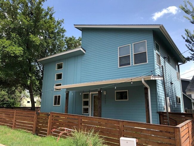 Building Photo - 2509 E 16th St