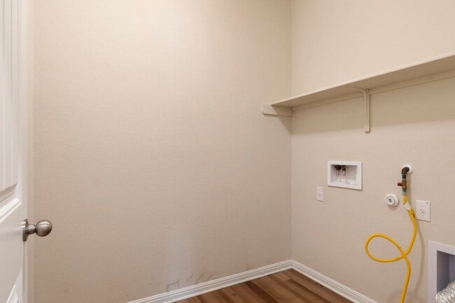 Building Photo - Gorgeous 4-bedroom home!