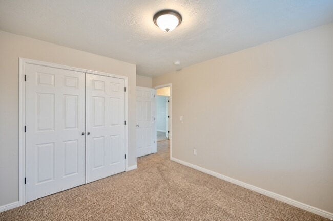 Building Photo - 172 Bridgepark Cir