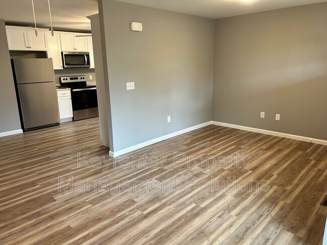 Building Photo - 905 Gardner St