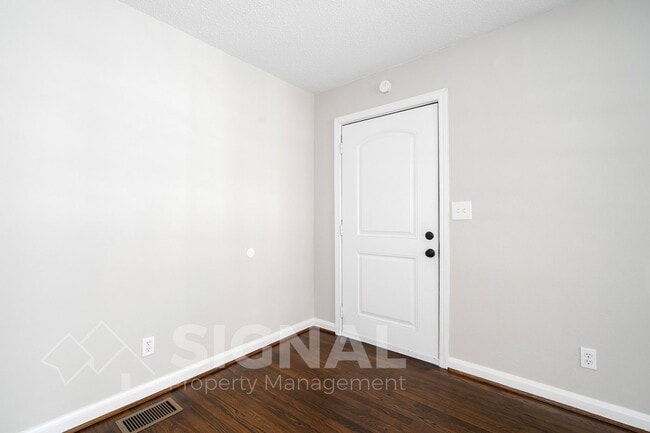 Building Photo - 736 Martinwood Rd