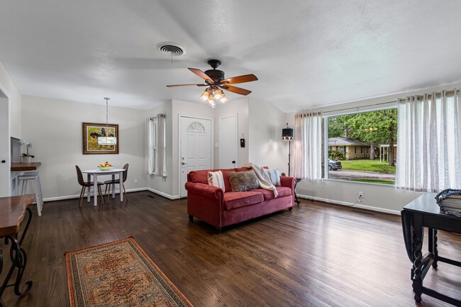Building Photo - 1404 Bluebonnet Trail